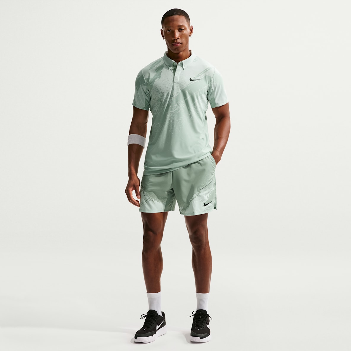 NIKE テニスコーデ　グリーン NIKE公式】Nike テニス クラシック メンズシューズ.オンラインストア